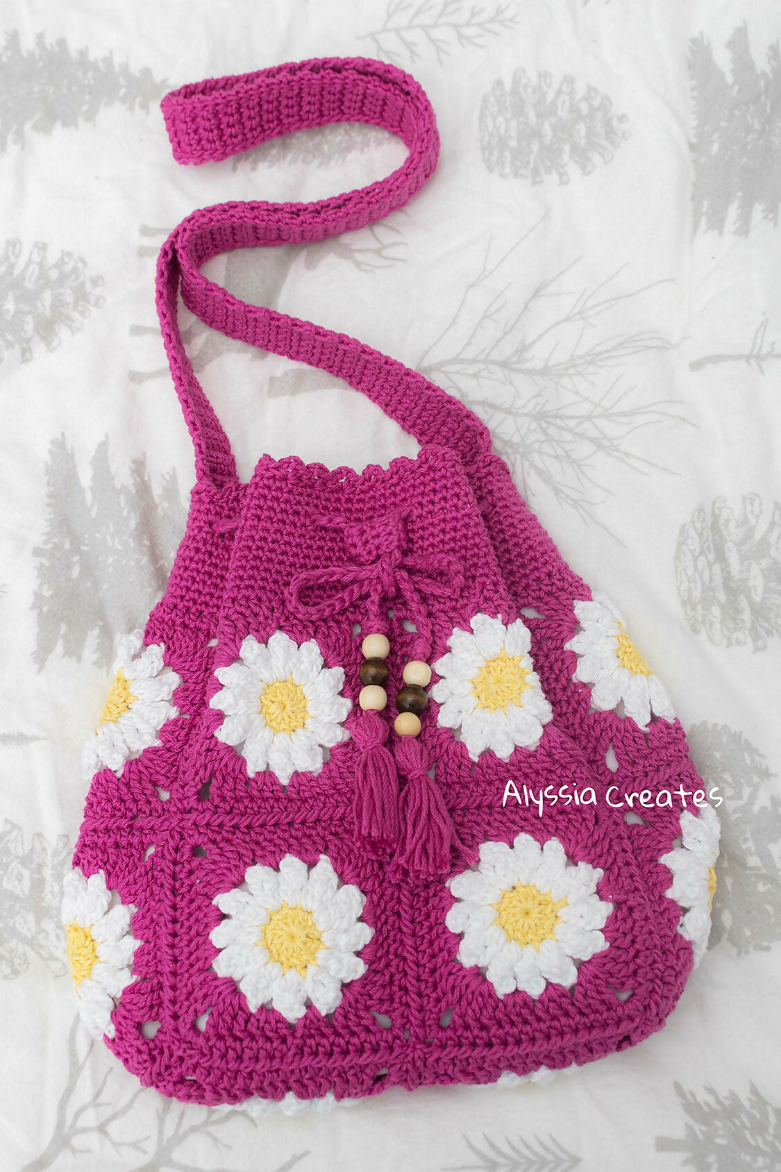 Daisy Drawstring Crossbody Bag (Crochet)