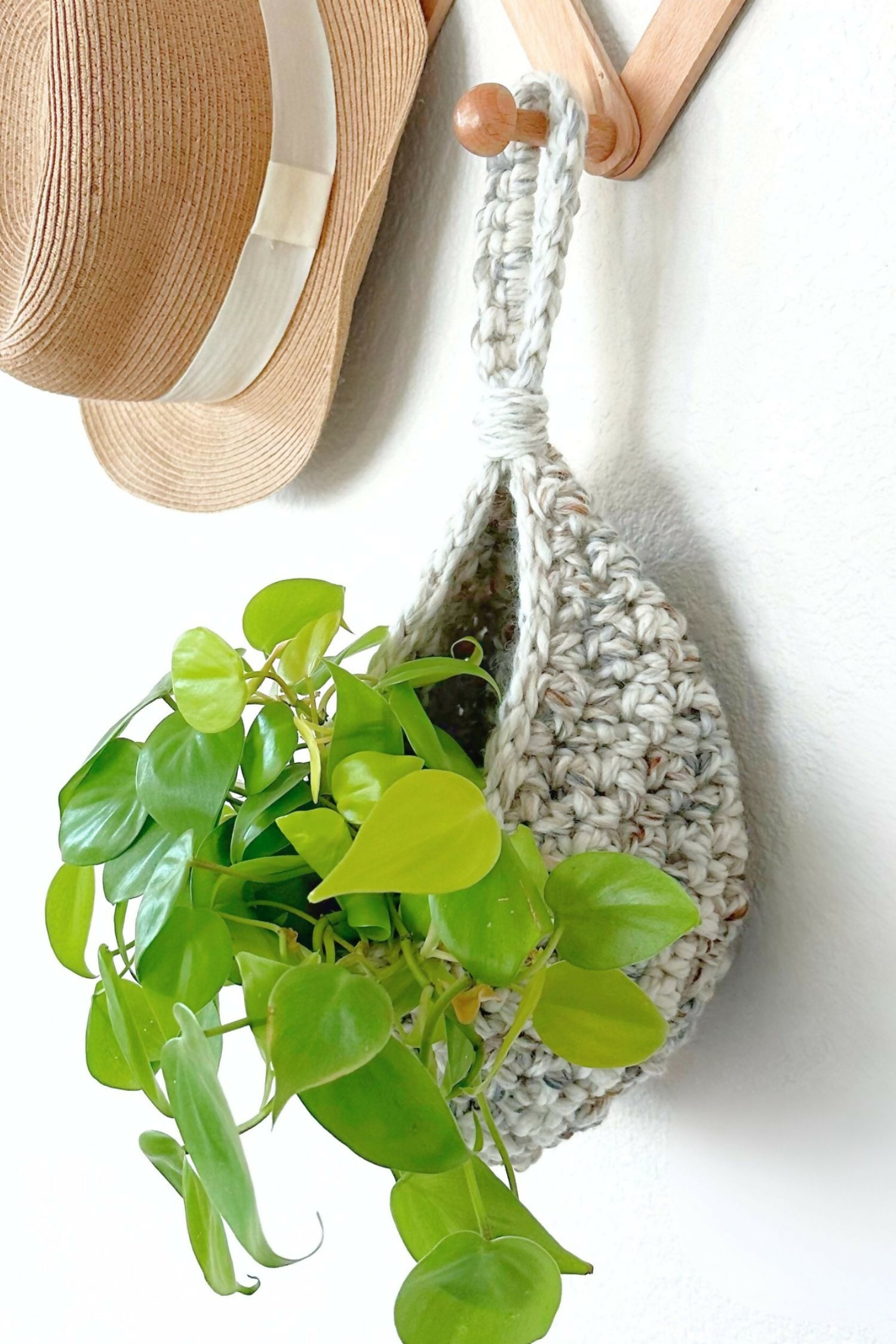 The Doorknob Hanging Basket (Crochet)